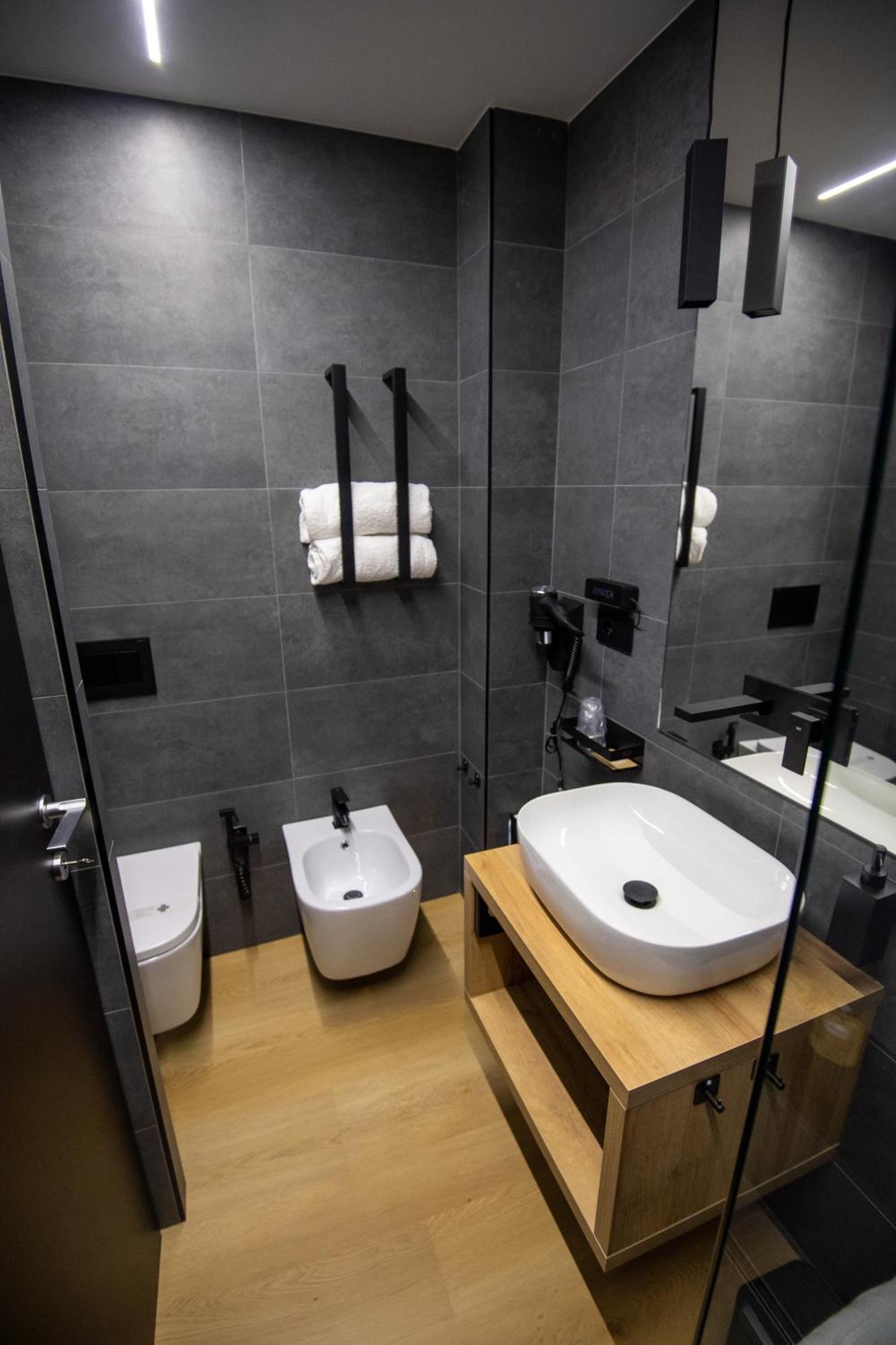 Contemporaneamente 147 - Modern & Comfort Rooms Bari Ngoại thất bức ảnh